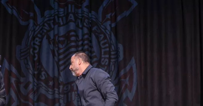 Sócios do Corinthians confirmam destituição de Augusto Melo da presidência - Imagem do artigo original