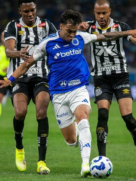 Casagrande critica atuação do VAR no Brasil e afirma que tecnologia “trabalha contra o gol” - Imagem do artigo original