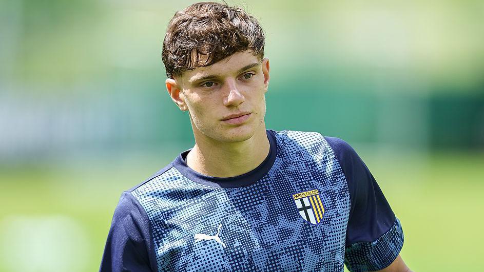 Liverpool confirma acordo por Giovanni Leoni, mas evita falar sobre Marc Guehi - Imagem do artigo original