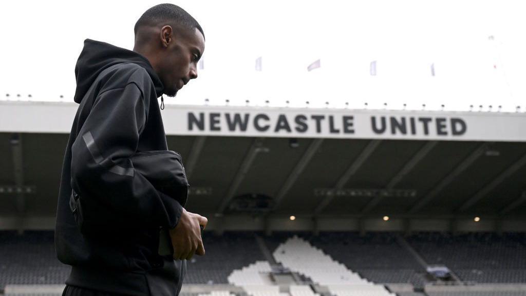 Newcastle fecha acordo de £40 milhões para contratar Jacob Ramsey - Imagem do artigo original