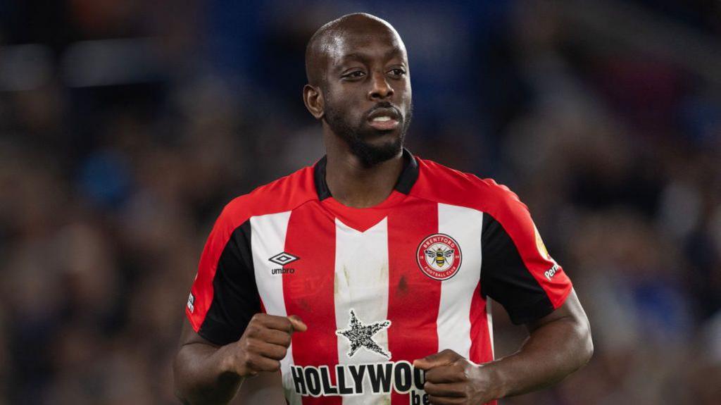 Brentford recusa nova oferta de £40 milhões do Newcastle por Yoane Wissa - Imagem do artigo original