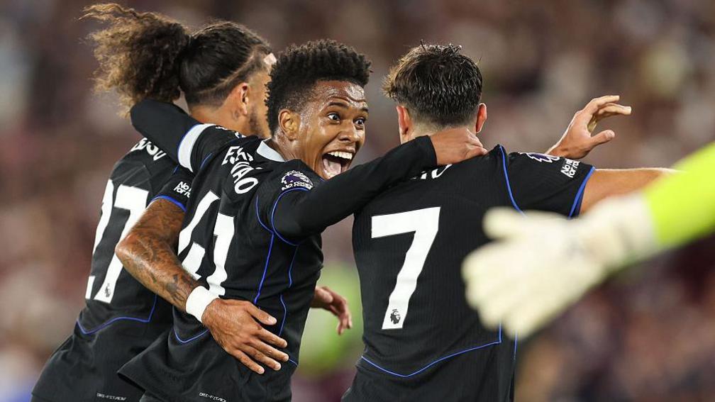 Chelsea goleia West Ham por 5 a 1, e jovem Estevão Willian brilha na ausência de Cole Palmer - Imagem do artigo original