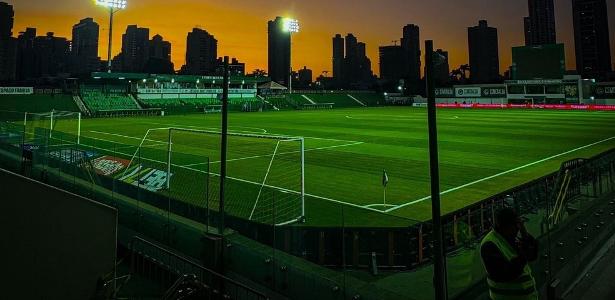 Goiás e América-MG duelam às 18h pela 23ª rodada da Série B; Disney+ transmite ao vivo - Imagem do artigo original