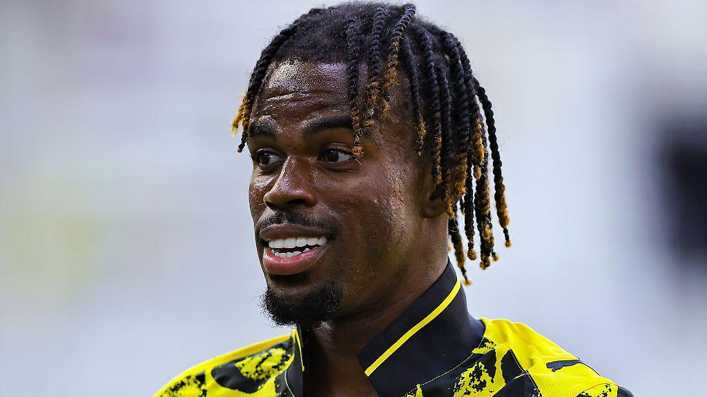 Chelsea libera Chukwuemeka e Anselmino para finalizar negociações com o Borussia Dortmund - Imagem do artigo original