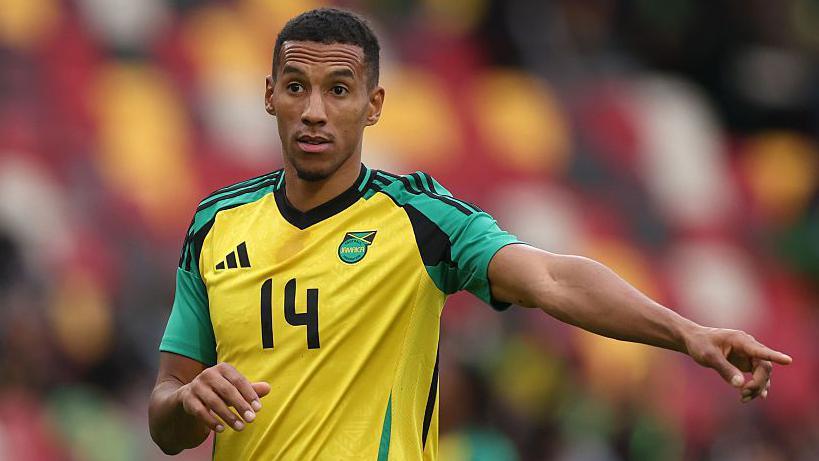 QPR oficializa chegadas de Isaac Hayden, Rhys Norrington-Davies e Koki Saito - Imagem do artigo original