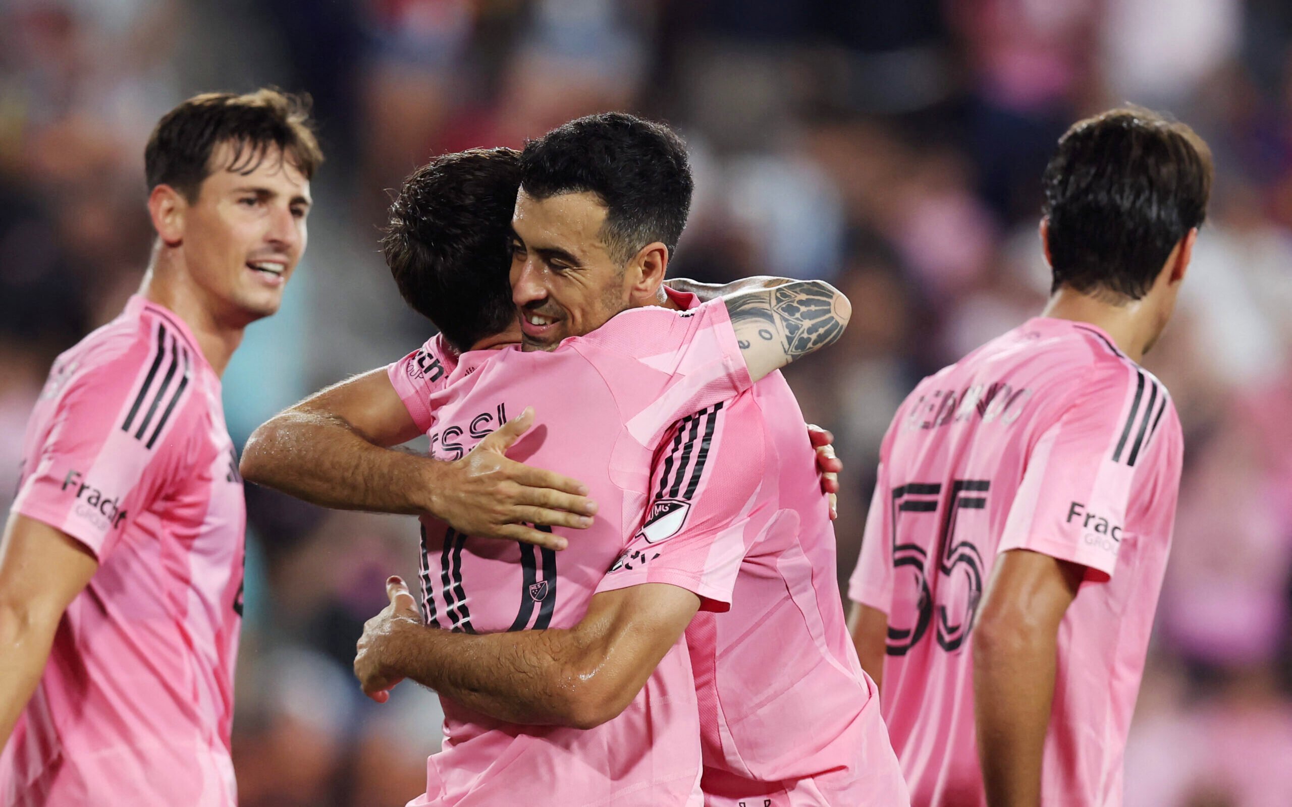 Busquets indica Karim Benzema como principal candidato à Bola de Ouro - Imagem do artigo original