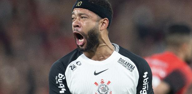 Memphis Depay volta a condenar gramado sintético após vitória do Corinthians na Copa do Brasil - Imagem do artigo original