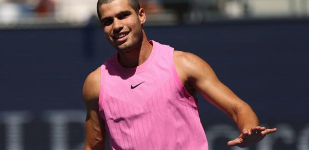 Alcaraz supera incômodo na perna, bate Darderi e avança às oitavas do US Open - Imagem do artigo original