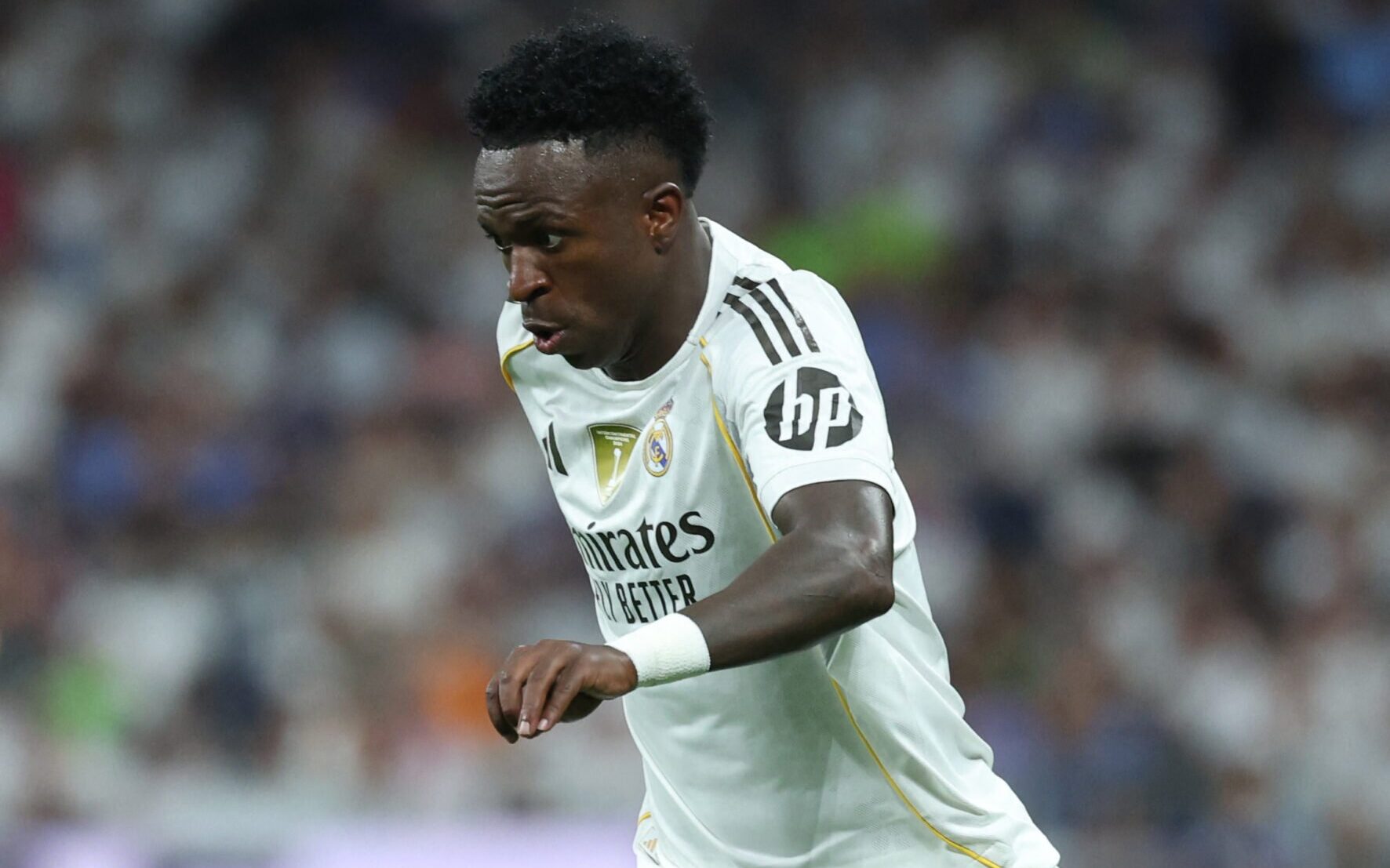 Vini Jr é flagrado em vídeo apoiando equipe portuguesa na arquibancada - Imagem do artigo original