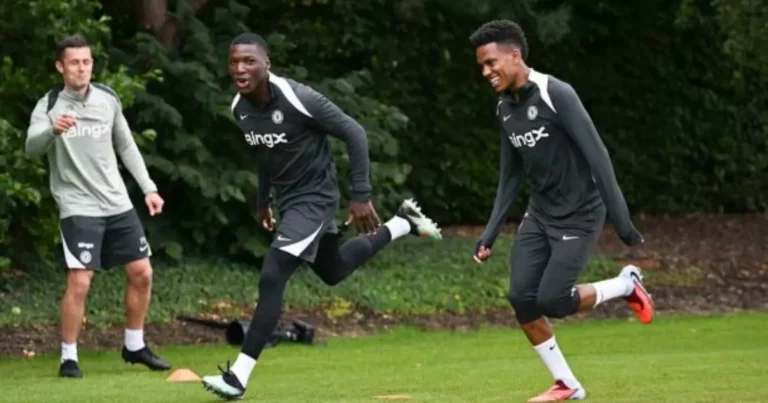 Estêvão inicia adaptação ao Chelsea enquanto busca residência em Londres