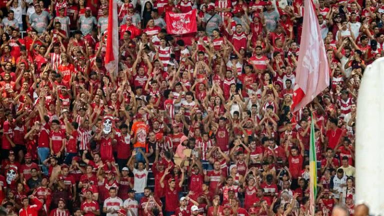 Jogo entre CRB e Cruzeiro quebra recordes de público no Rei Pelé