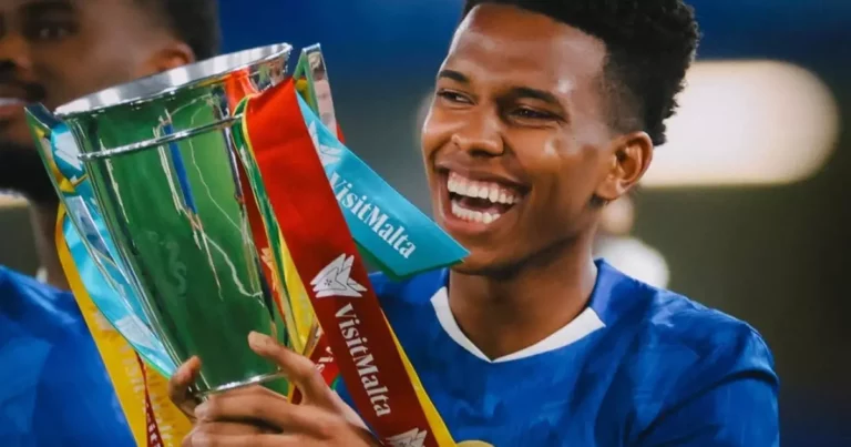 Imprensa europeia exalta estreia de Estêvão, de 18 anos, com gol pelo Chelsea