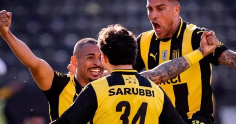 Peñarol goleia Nacional por 3 a 0 e chega à 200ª vitória no clássico uruguaio