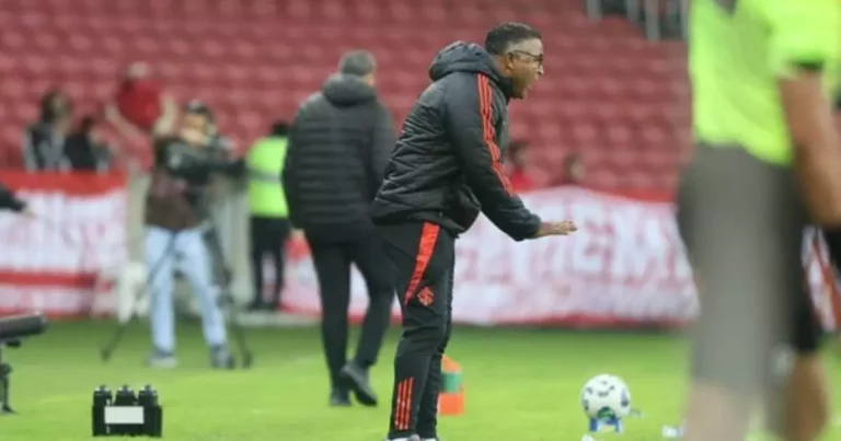 Roger Machado destaca Ricardo Mathias e indica espaço entre os titulares do Inter