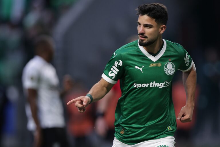 Flaco López relata madrugada de explosões na Academia do Palmeiras e critica “falta de respeito”