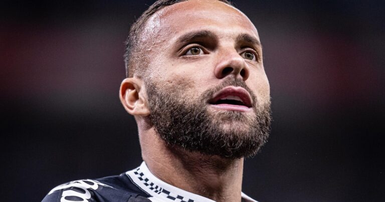 Guilherme decide, Santos vira sobre o Cruzeiro e vence no Mineirão com VAR contestado