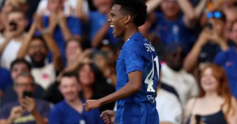 Estêvão brilha novamente, sofre pênalti e vira destaque em goleada do Chelsea sobre o Milan