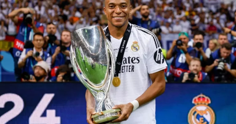 Esforço defensivo de Mbappé agrada Xabi Alonso em amistoso do Real Madrid