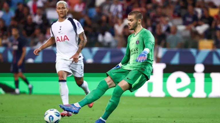 Torcedores europeus questionam falha do novo goleiro do PSG