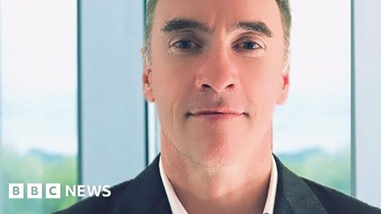 Acusado de atropelar torcida em desfile do Liverpool recebe mais 24 acusações