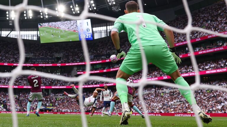 Frank exalta Richarlison após dois gols, incluindo bicicleta, na estreia do Tottenham na Premier League