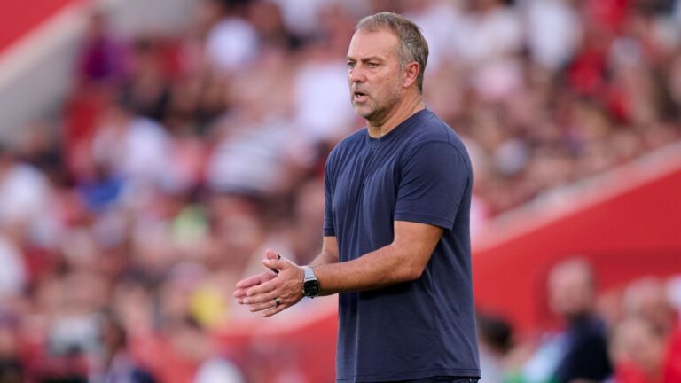 Flick reprova queda de intensidade do Barcelona em triunfo sobre Mallorca com dois jogadores a mais