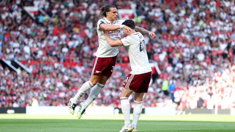 Arsenal estreia com vitória sobre o Manchester United graças a Calafiori