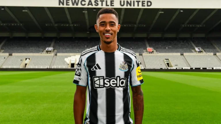 Clube da Premier League anuncia chegada de ex-jogador de rival