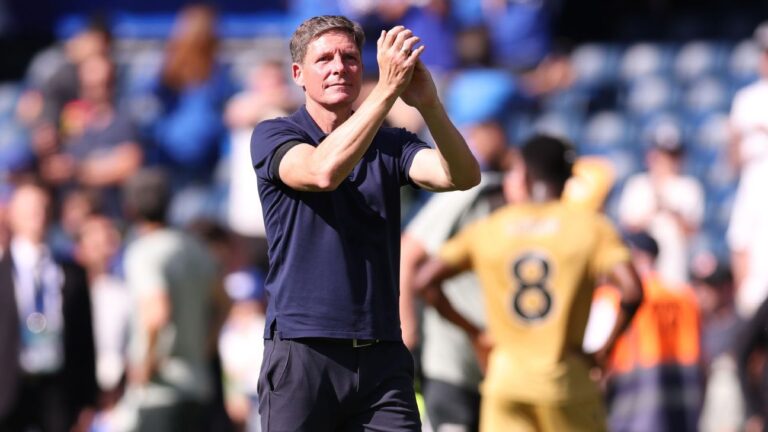 Glasner minimiza rumores e garante Eze e Guéhi no Crystal Palace enquanto permanecerem no clube