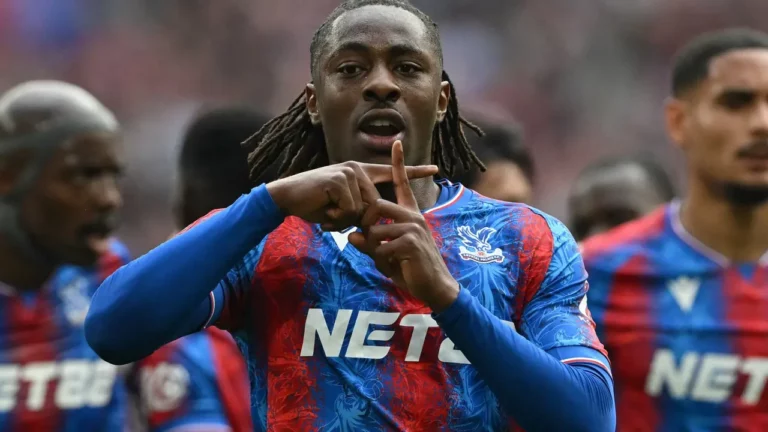 Crystal Palace inicia contatos para substituir principal jogador, aponta jornalista
