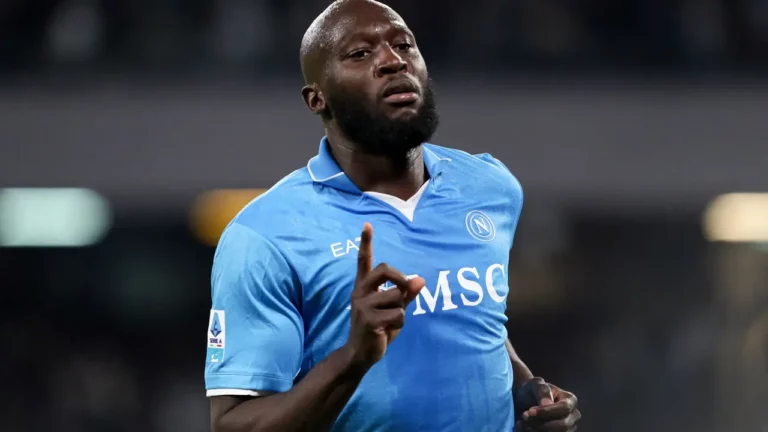 Napoli cogita atacante de clube rival para suprir lesão de Lukaku