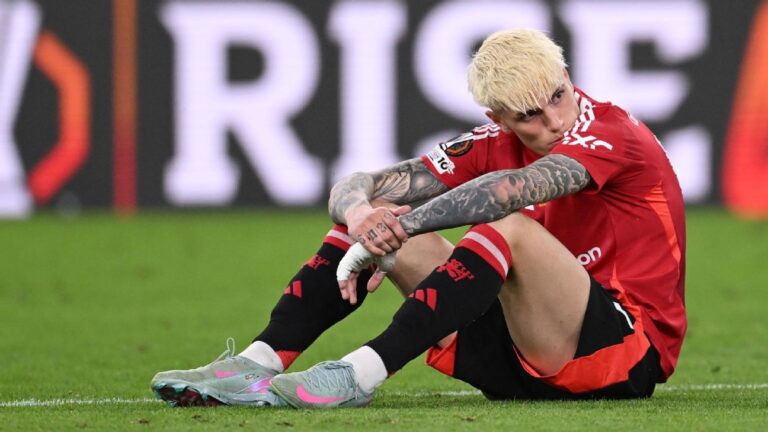 Manchester United segue com dificuldades para lucrar em vendas e acende alerta a duas semanas do fim da janela