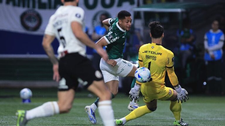 Palmeiras empata com Universitario e confirma classificação na Libertadores