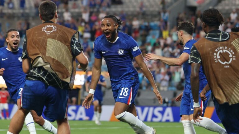 Tottenham avalia Nkunku após perder Eze para o Arsenal, United sonha com Wharton e Arsenal observa Fofana