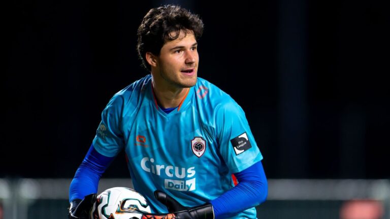 Manchester United abre negociações com o Royal Antwerp por goleiro Senne Lammens