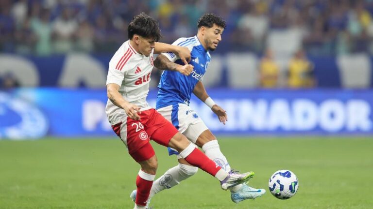 Cruzeiro supera Internacional no Mineirão e mantém vice-liderança do Brasileirão