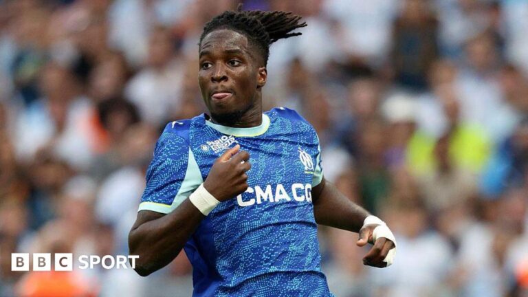 Jonathan Rowe fecha com o Bologna após briga com companheiro no Marseille