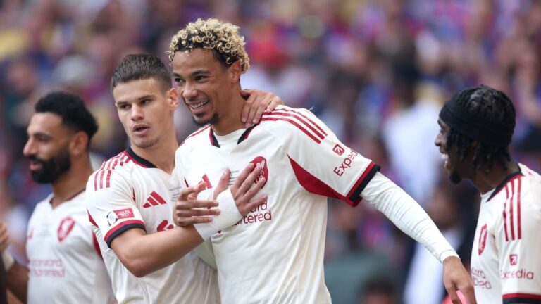 Mercado de atacantes provoca efeito dominó entre gigantes da Premier League