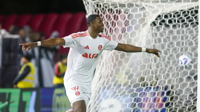 Clube saudita apresenta oferta por atacante do Internacional, revela Lance!
