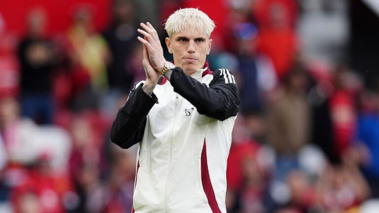 Manchester United e Chelsea acertam venda de Garnacho por £40 milhões