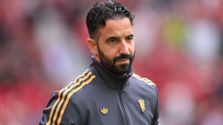 Rooney aponta “algo quebrado” no Manchester United após eliminação na Copa da Liga