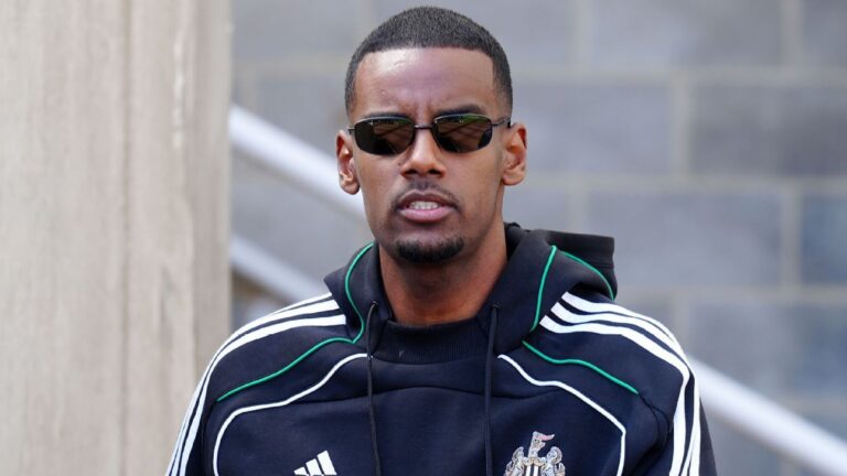 Mercado europeu ferve: Liverpool reforça investida por Isak, United negocia saídas e Arsenal abre espaço para Hincapié