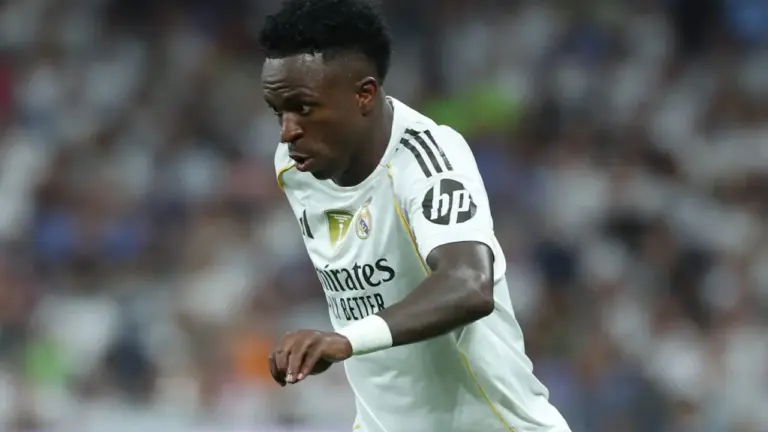 Vini Jr é flagrado em vídeo apoiando equipe portuguesa na arquibancada