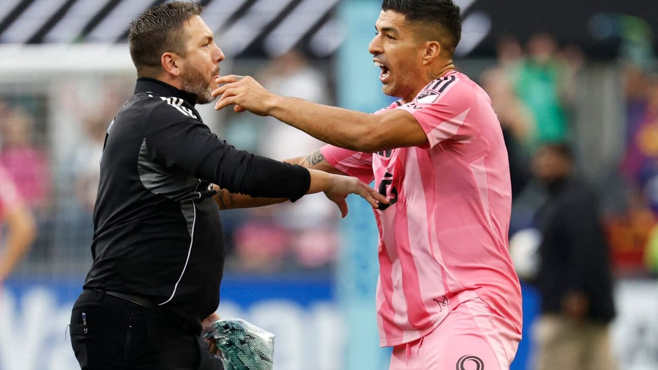 Suárez cospe em adversário após derrota do Inter Miami em decisão de título - Imagem do artigo original