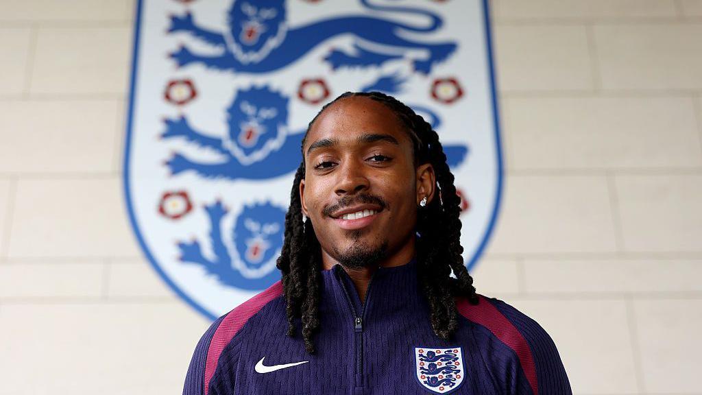 Djed Spence, do Tottenham, pode ser o primeiro muçulmano a atuar pela seleção principal da Inglaterra - Imagem do artigo original