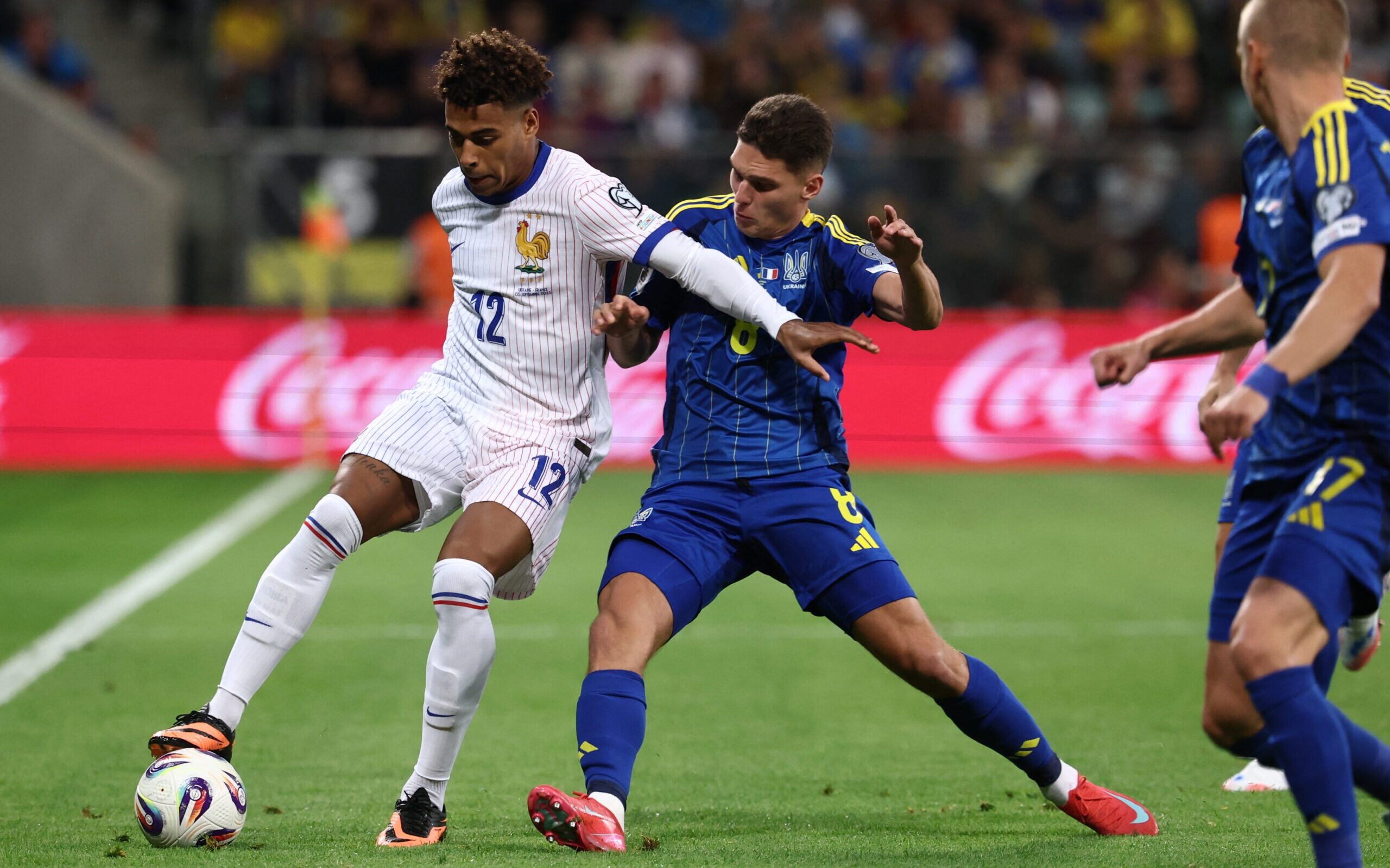 Atacante do Benfica exibe fotos da casa destruída por bombardeio russo em Kiev - Imagem do artigo original