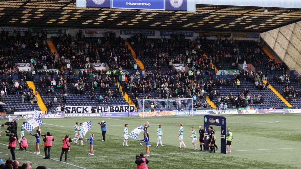 Torcida do Celtic faz protesto com entrada tardia em Kilmarnock - Imagem do artigo original