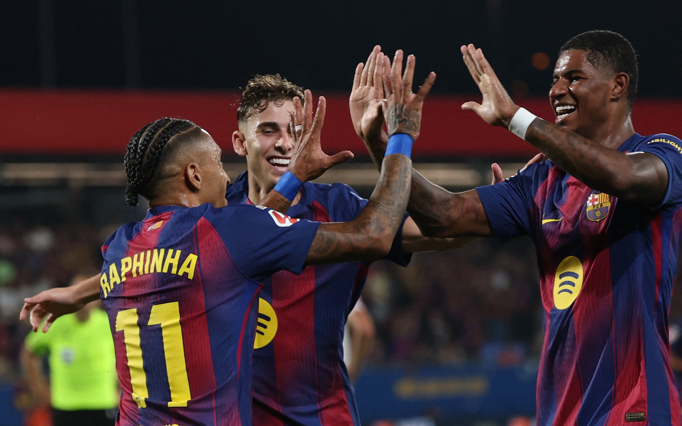 Barcelona aplica goleada e Manchester City vence clássico em domingo de futebol europeu - Imagem do artigo original