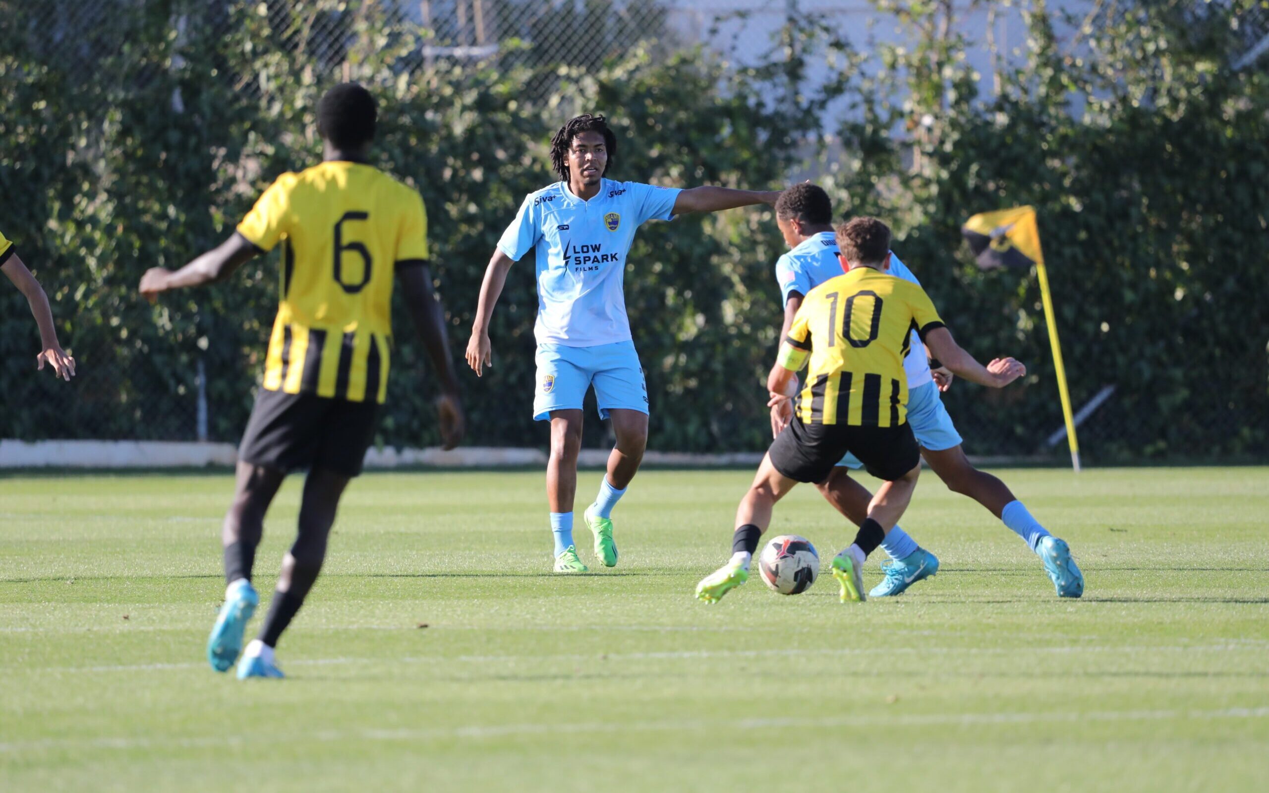 Khallyl elogia desempenho defensivo do Miami Dade diante do AEK Atenas - Imagem do artigo original