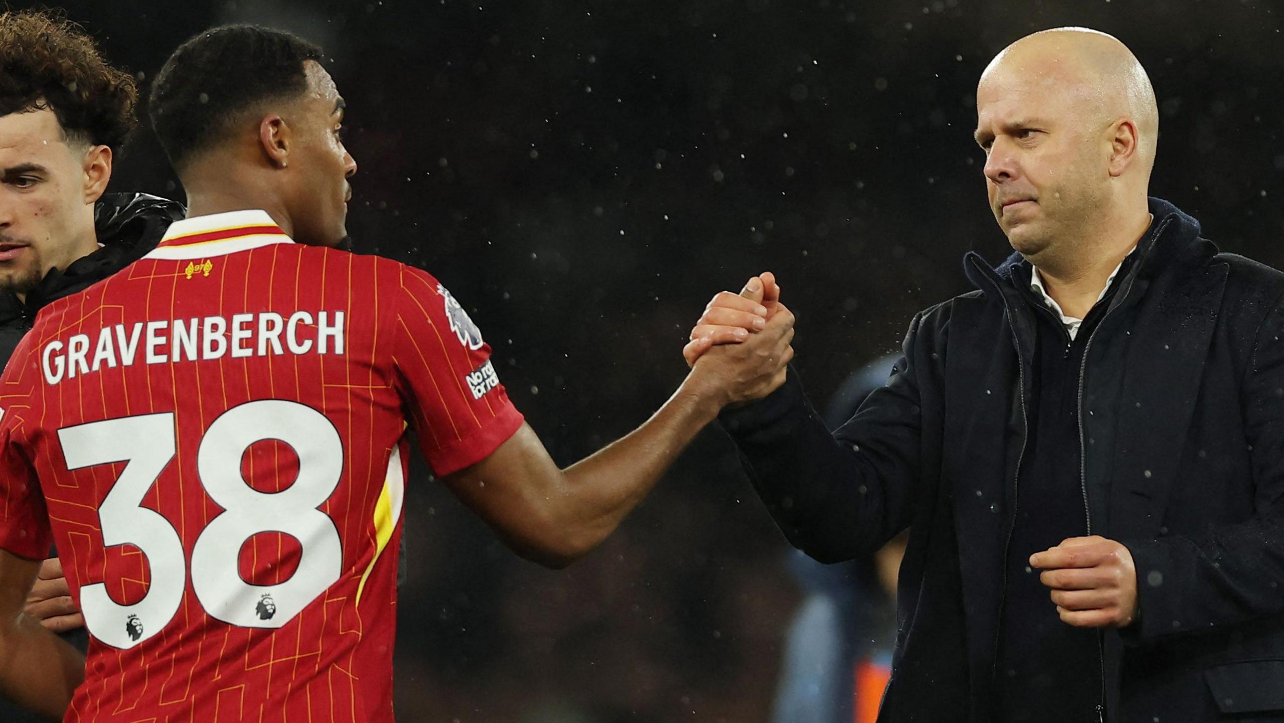 Ryan Gravenberch vira peça-chave do Liverpool e já é apontado entre os melhores volantes da Europa - Imagem do artigo original